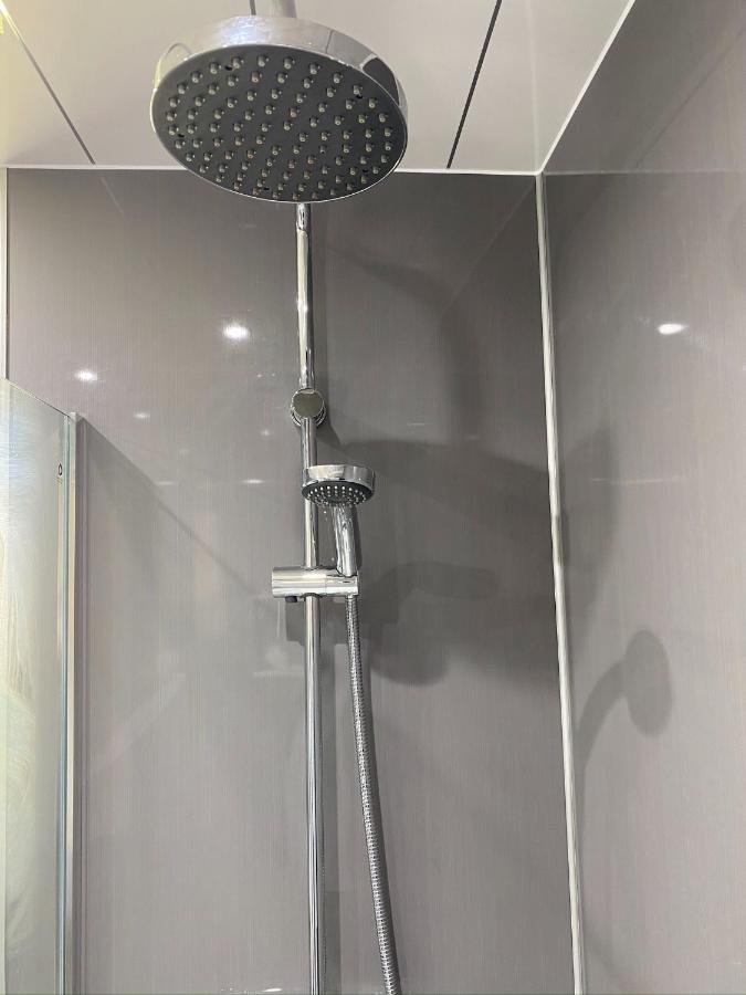 Prime Commuter Executive Apartment דנפרמליין מראה חיצוני תמונה