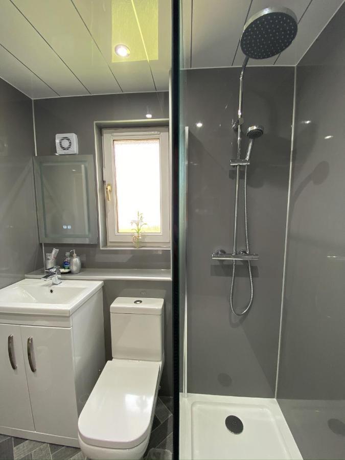 Prime Commuter Executive Apartment דנפרמליין מראה חיצוני תמונה
