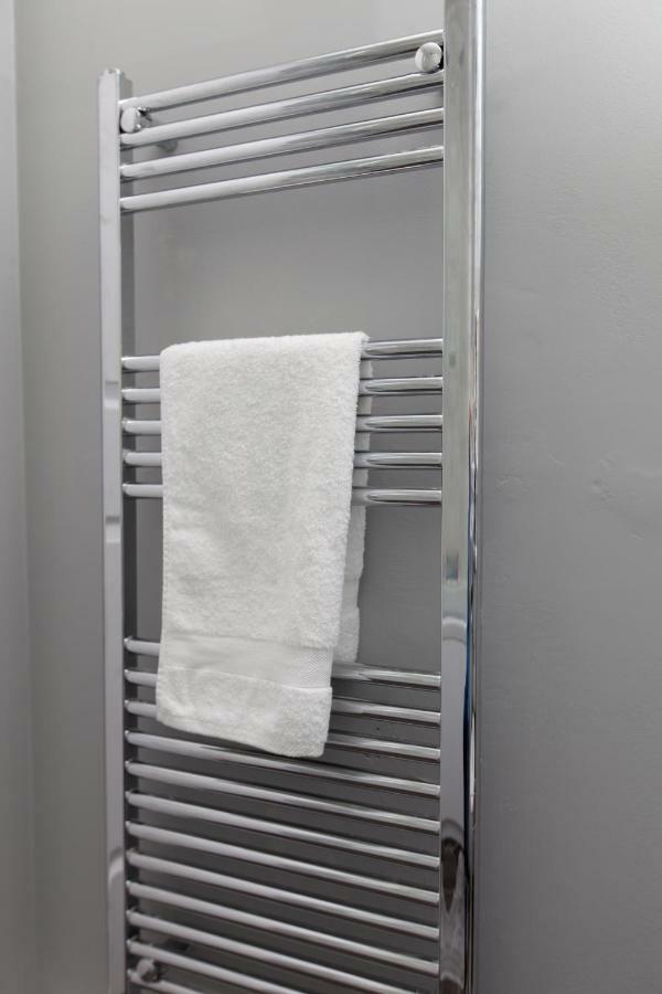 Prime Commuter Executive Apartment דנפרמליין מראה חיצוני תמונה